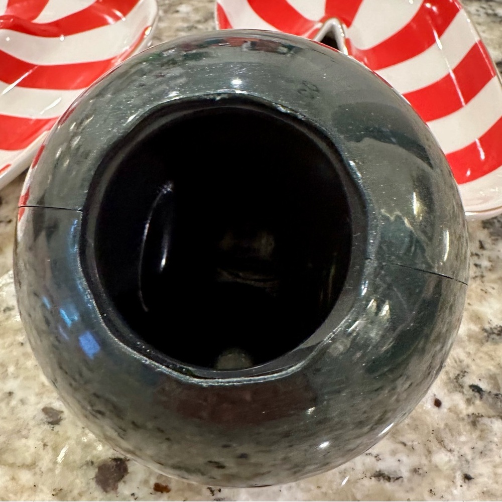 BLACK PEARL Disney Polynesian Resort Trader Sam’s Grog Grotto Plastic Tiki Mug - Picture 2 of 2